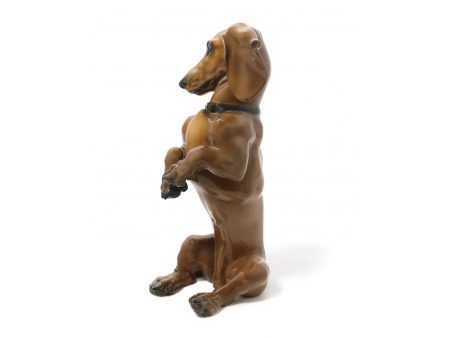 2_m Такса сидит на задних лапах. Скульптор T. Karner. Розенталь / Rosenthal, Германия 1957 г.