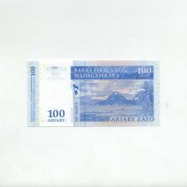 Мадагаскар 100 ариари — 500 франков 2004 г.