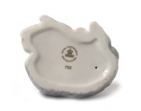 f_catalog_content_6092_4 Собака Бобтэйл с кошкой. Обнимашки. Royal Copenhagen. Дания