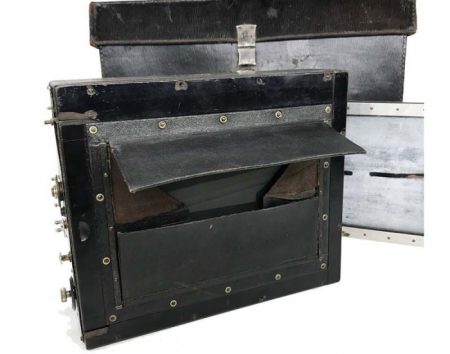 f_catalog_content_7077_4 Складная форматная камера «Goerz-Anschutz Angо». Шильдик с надписью «Т. И. Лазаревъ…». Германия 1908–1915 гг.