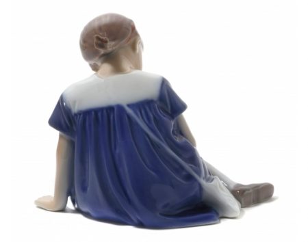 f_catalog_content_8527_3 Девочка с куклой сидит. Bing & Grondahl. Копенгаген. Дания