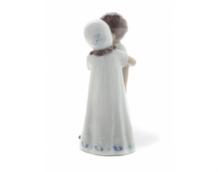 f_catalog_content_8529_3 Дети. Девочка целует. Bing & Grondahl. Копенгаген. Дания