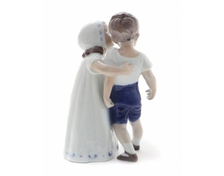 f_catalog_content_8529_4 Дети. Девочка целует. Bing & Grondahl. Копенгаген. Дания