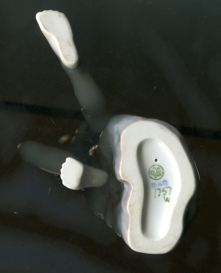 f_catalog_content_8586_6 Мальчик сидит на камне. Bing & Grondahl. Копенгаген. Дания