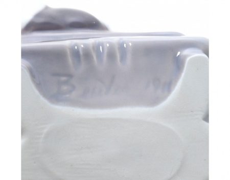 f_catalog_content_8590_5 Девушка с рукоделием. Royal Copenhagen. Копенгаген. Дания