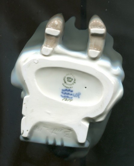 f_catalog_content_8590_6 Девушка с рукоделием. Royal Copenhagen. Копенгаген. Дания