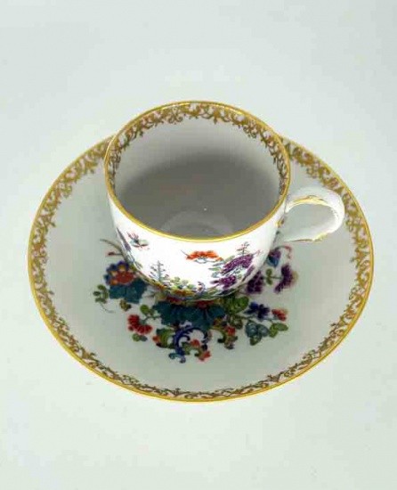 f_catalog_content_945_2 Чайная пара «Цветы» (чашка и блюдце). «Meissen». Германия 1925–1934 гг.