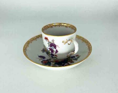 f_catalog_content_945_3 Чайная пара «Цветы» (чашка и блюдце). «Meissen». Германия 1925–1934 гг.