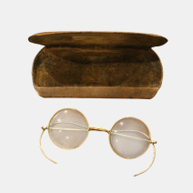 Очки в футляре. Конец XIX — начало XX в.