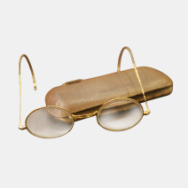 Очки в футляре. Конец XIX — начало XX в.