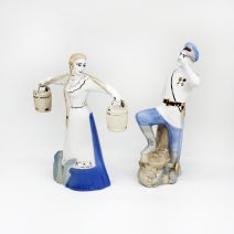 Казак и казачка с ведрами. Композиция "Тихий Дон" (Григорий и Аксинья). Кисловодский фарфоровый завод «Феникс». РФ 2001 гг.
