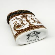 Шкатулка мини (таблетница) с изображениями амфор и цветов, Meander BV. Европа, конец XX в.