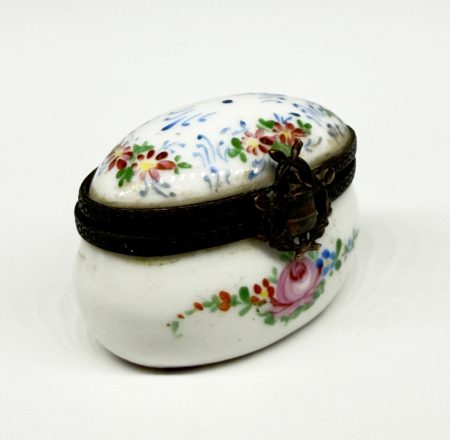 IMG_0245 Шкатулка мини (таблетница) с цветочным орнаментом. Европа, конец XX в.