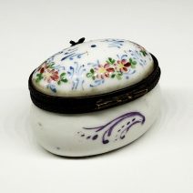 Шкатулка мини (таблетница) с цветочным орнаментом. Европа, конец XX в.