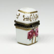 Шкатулка мини с флаконом для духов с розами. Европа, конец XX в.