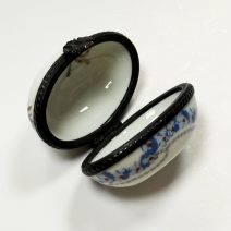 Шкатулка мини (таблетница) "Птица" с подписью. Европа, конец XX в.