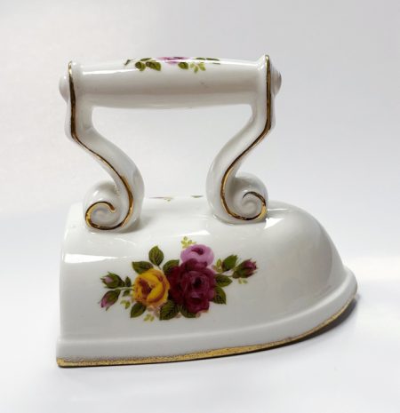 Миниатюра "Утюг". Англия, Cottage Rose. Конец XX в.