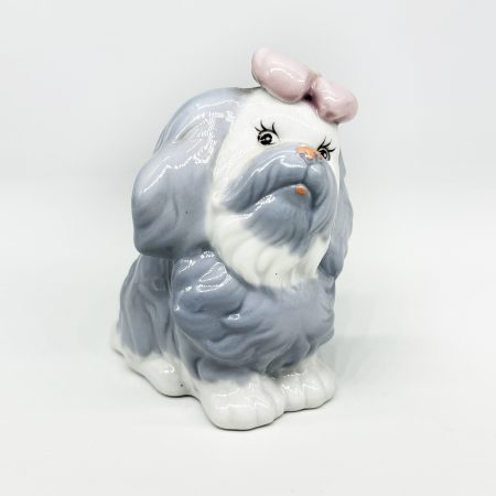 Собака Болонка серая с бантом. Азия, 2000-е гг.