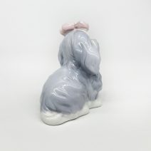 Собака Болонка серая с бантом. Азия, 2000-е гг.