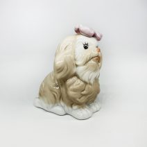 Собака Болонка кремовая с бантом. Азия, 2000-е гг.