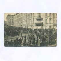 Владивосток. Пересечение ул. 1-ая Морская / Алеутская (Аптека Шарапова, Парикмахерская). Без указания издания, 1920-е гг.