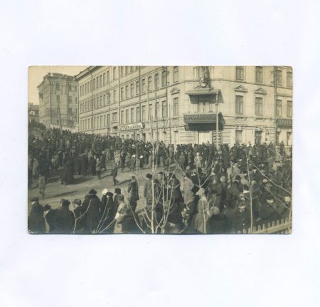 Владивосток. Пересечение ул. 1-ая Морская / Алеутская (Аптека Шарапова, Парикмахерская). Без указания издания, 1920-е гг.