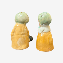 Солонка и перечница "Девочка с букетом и мальчик с портфелем". Германия 1930-е гг.