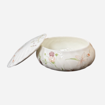 Шкатулка белая Wedgwood с рельефом и цветами. Англия, вторая половина XX в.