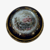 Шкатулка с крышкой Limoges. Изображение Фрагонара “Качели” на крышке. Лимож, Франция. Вторая половина XX в.