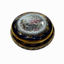 Шкатулка с крышкой Limoges. Изображение Фрагонара “Качели” на крышке. Лимож, Франция. Вторая половина XX в.