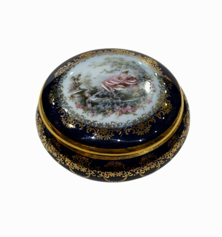 Шкатулка с крышкой Limoges. Изображение Фрагонара “Качели” на крышке. Лимож, Франция. Вторая половина XX в.