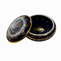 Шкатулка с крышкой Limoges. Изображение Фрагонара “Качели” на крышке. Лимож, Франция. Вторая половина XX в.