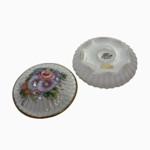 Шкатулка белая Limoges с рельефом и цветами. Франция, Лимож. Вторая половина XX в.