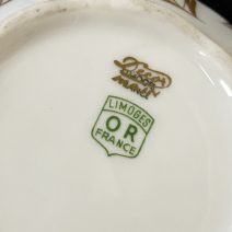 Шкатулка белая Limoges с золочением и цветами. Франция, Лимож. Вторая половина XX в.