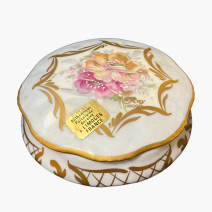 Шкатулка белая Limoges с золочением и цветами. Франция, Лимож. Вторая половина XX в.