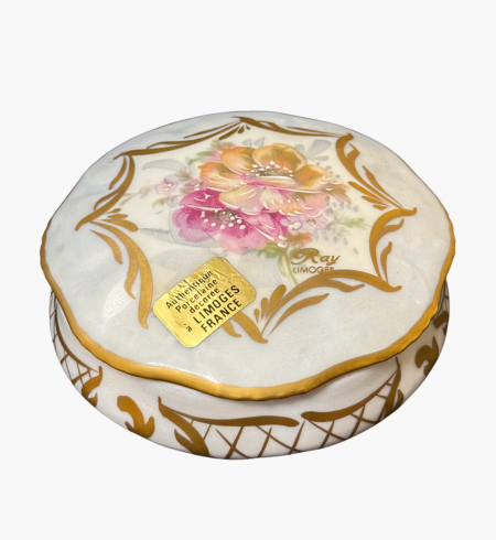 Шкатулка белая Limoges с золочением и цветами. Франция, Лимож. Вторая половина XX в.
