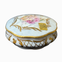 Шкатулка белая Limoges с золочением и цветами. Франция, Лимож. Вторая половина XX в.