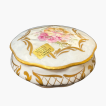 Шкатулка белая Limoges с золочением и цветами. Франция, Лимож. Вторая половина XX в.