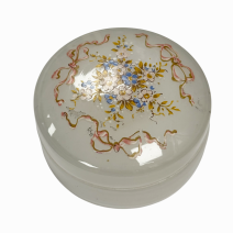 Шкатулка из матового стекла с цветами. Предположительно, Европа. Середина - вторая половина XX в.