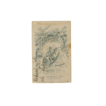 РИ. Квар Ф. Девочка в белом платье и с бантом. Кронштадт. до 1917 г. Ч/б. 6,5 х 10,5 см