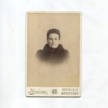 Наито Т. Портрет женщины. Владивосток 1902 г. 16,5 х 10,6 см. Золочение края