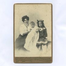 Фотография женщины с девочкой и младенцем. Яковлев И. Кронштадт. СПб. 15 Авг. 1911 г.