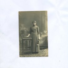 Фотография. Девушка с цветком. Хосита Э. Владивосток. Ч/б. Размер 13,5 х 8,5 см