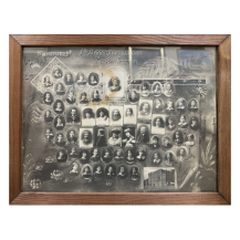 Фото в раме. 1-я Владивостокская женская гимназия. Выпуск 1918 г. Придворный фотограф Ф.И. Подзоров
