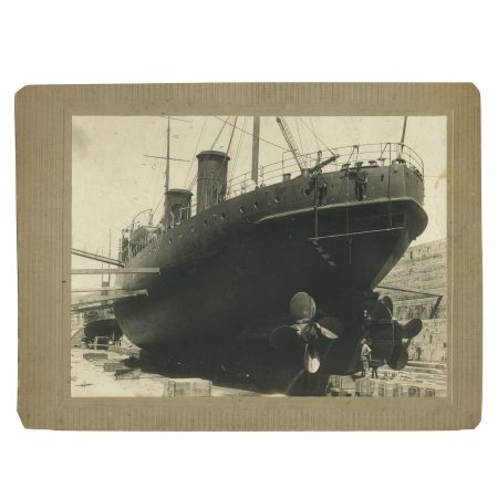 Фото. Ледокол "Добрыня Никитич" в доке Владивосток, 15.07.1924 г. Н.М. Штуккенберг. Ч/б, гориз