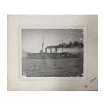 Фотография эскадренного броненосца «Ретвизан». Япония, 1904 г. Фотоателье J.Hirano. И выпуск журнала «The Navy» Vol. 1, № 5. с фоторепортажем о подъеме затонувшего броненосца «Ретвизан» в 1905 г. Сертификат МиМ